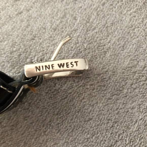 NINE WEST FASHION BLACK & WHITE SKINNY BELT w/SILVER BUCKLE SMALL - Picture 5 of 7